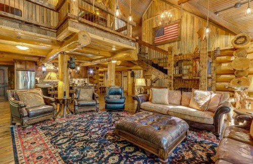 Ranger House | Private Hot Tub and Home Theater Ranger Log Cabin!