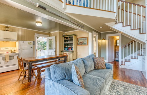 Heceta Beach House | Private Hot Tub & Easy Access to the Beach - Dogs are Welcome