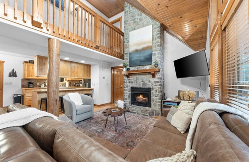 Branson West Cabin | Private Hot Tub & Hammocks. 2 Resort Pools + Golf! Playgrounds & Sports Courts!
