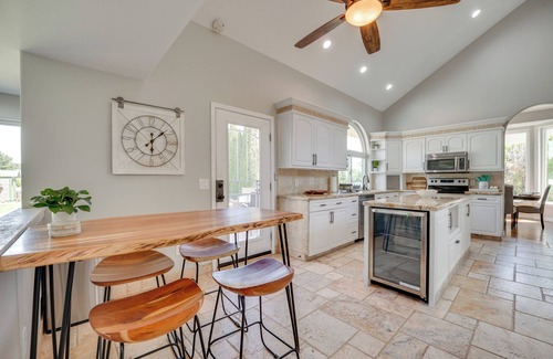 Grant County House | Private Hot Tub: Home Near Moses Lake Access