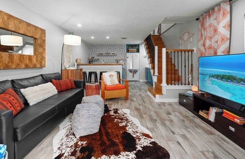Crescent Beach Villa | Private Hot Tub - Honey-Moon King Suite