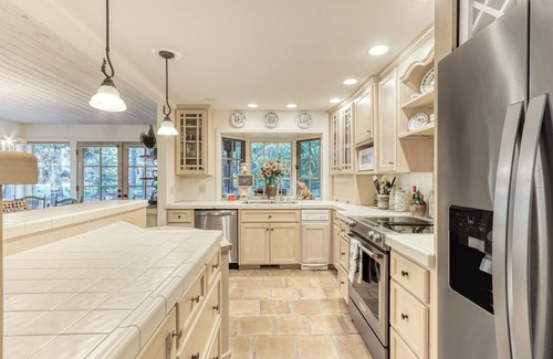 Black Butte Ranch House | Private hot tub & large decks with views of 15th fairway.