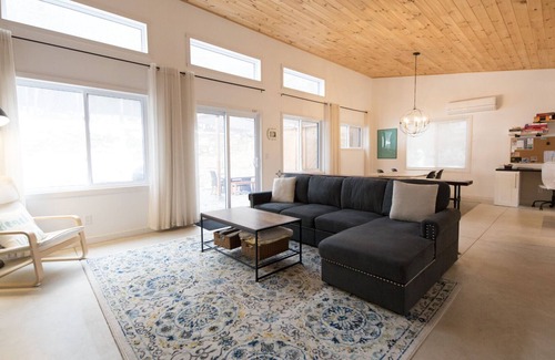 Northern Bruce Peninsula Cottage | PRIVATE HOT TUB steps from beach and trail!