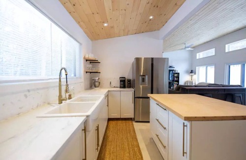 Northern Bruce Peninsula Cottage | PRIVATE HOT TUB steps from beach and trail!