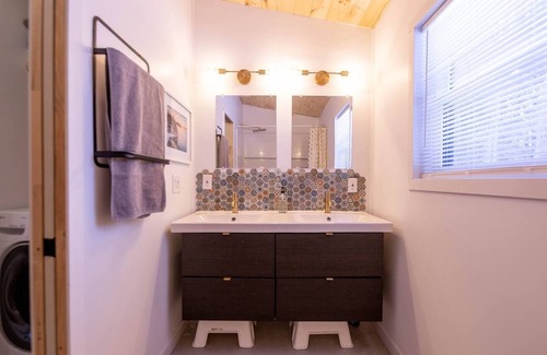 Northern Bruce Peninsula Cottage | PRIVATE HOT TUB steps from beach and trail!