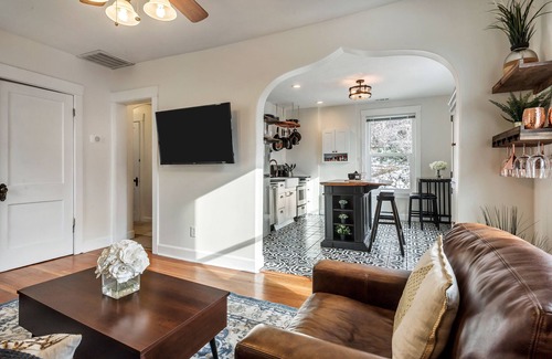 Downtown Salt Lake City Apartment | Private hot Tub-walk to downtown & Memory Grove