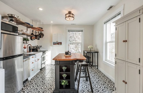 Downtown Salt Lake City Apartment | Private hot Tub-walk to downtown & Memory Grove