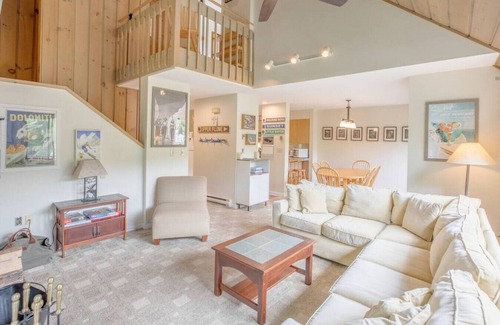 Lincoln House | Private hot tub w/ slope views at Coolidge Falls!