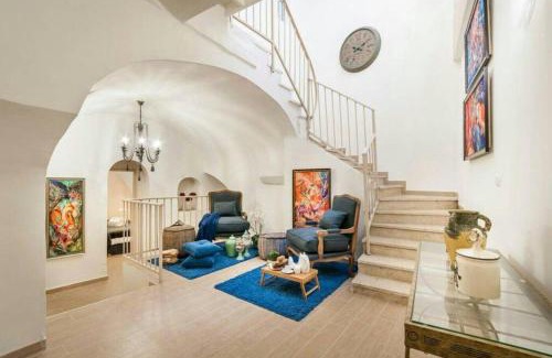 Mahane Israel Villa | Private House 5 BDR In Mamilla up to 12 People !