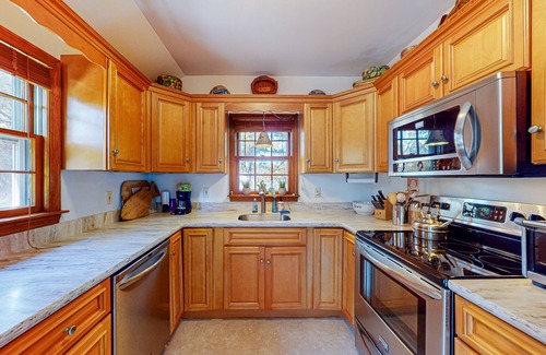 North Truro House | Private house steps to beach with deck, W/D, games, & AC