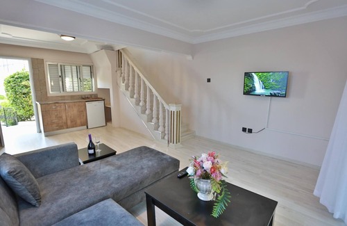 Karavas Villa | Private House with Common Pool in Kyrenia