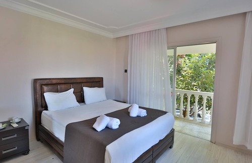 Karavas Villa | Private House with Common Pool in Kyrenia