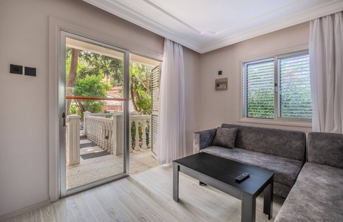 Karavas Villa | Private House with Common Pool in Kyrenia