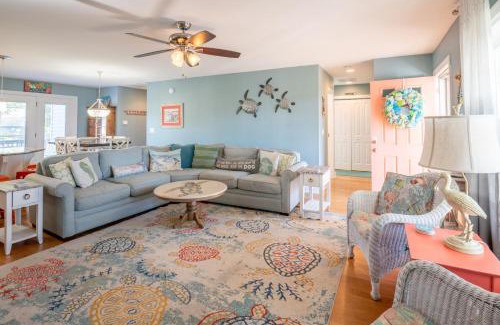 Tranquil Harbour House | Private House with Pool on Oak Island