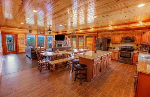 Gatlinburg - Pigeon Forge Cabin | ❤️Private in-Cabin Heated Pool-Game Rm-Theater- King Beds-Views-Sleeps 32-EV1❤️