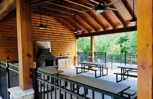 Gatlinburg - Pigeon Forge Cabin | ❤️Private in-Cabin Heated Pool-Game Rm-Theater- King Beds-Views-Sleeps 32-EV1❤️