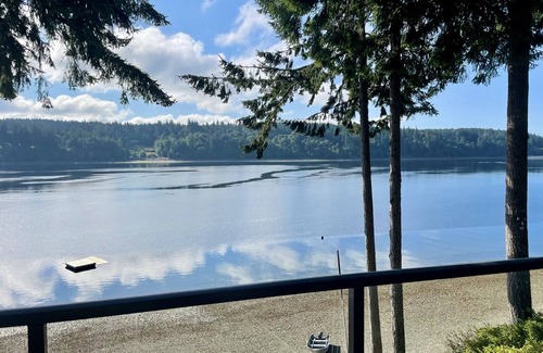 Burley House | Private Island Escape on Puget Sound - Newly Remodeled! 60 minutes from Seattle!