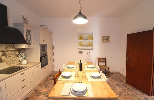 Le Piazze Villa | Private Villa with WIFI, A/C, private pool, TV, balcony, pets allowed, parking, close to Cortona