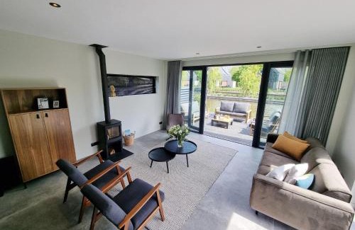 Balk House | Private Jetty Modern Comfort, cleaning included
