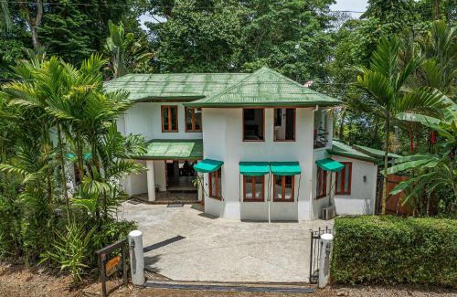 Dominical Resort | Private Jungle Home Sorrounded By Two Creeks