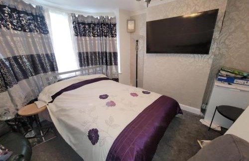 Falconwood and Welling House | Private Kosy RoomZ