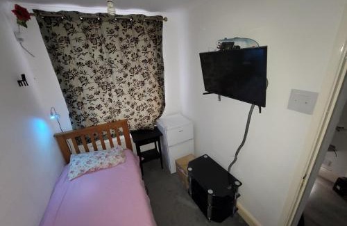 Falconwood and Welling House | Private Kosy RoomZ