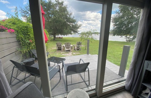 Clermont Cottage | Private Lakefront Cottage – Bright, Peaceful, and Perfect for a Relaxing Escape.