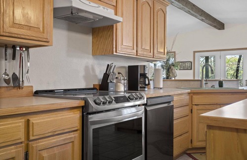 Shell Knob House | Private Lakefront Getaway - Amazing Views and Easy Water Access