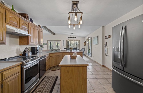 Shell Knob House | Private Lakefront Getaway - Amazing Views and Easy Water Access