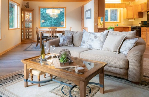 Primrose House | Private lakefront home on gorgeous Kenai Lake!
