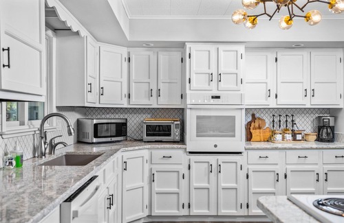 Lupton House | Private, lakefront, kayaks, 2 acres, family friendly, near trails, Dock May 2024