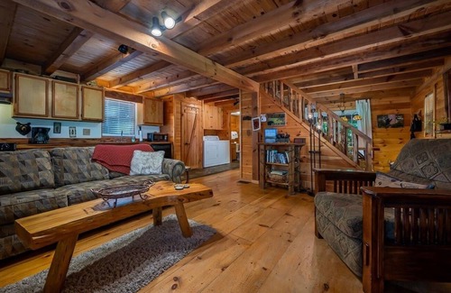 Lake Lure Cabin | PRIVATE lakes/Beach/River/canoes/pet/Mountain views/Log home