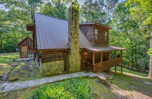 Lake Lure Cabin | PRIVATE lakes/Beach/River/canoes/pet/Mountain views/Log home