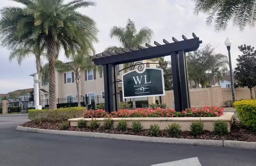 West Kissimmee Apartment | Private Large Room w/King Bed + 65’ TV