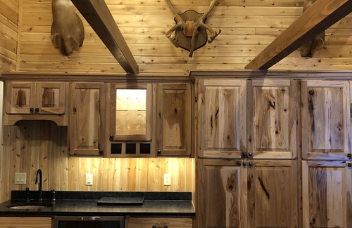 Arnold House | Private lodge on150 acres, centrally located to explore UP