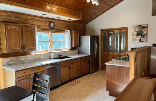 Bumpass Cabin | Private log cabin, hot tub, lake access with boat slip