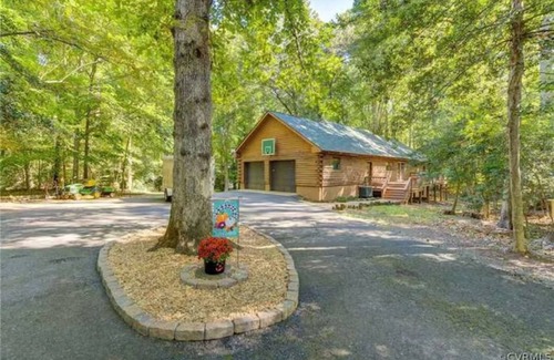 Bumpass Cabin | Private log cabin, hot tub, lake access with boat slip