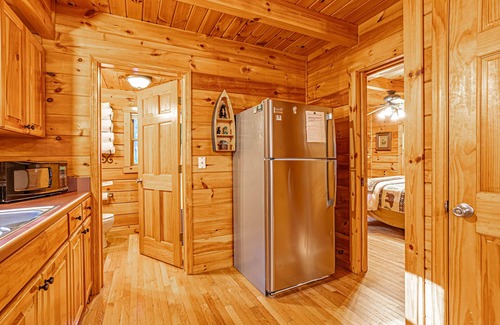 Lake Lure Cabin | Private log cabin.Lake/beach/River/Mountains/HOT TUB open!/FREE nite w/3-pet