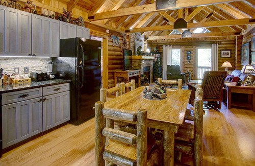 Sevierville Cabin | PRIVATE LOG CABIN on 8 secluded acres with easy access to it ALL 2 King Suites