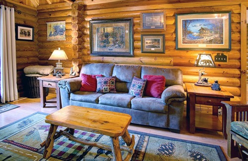 Sevierville Cabin | PRIVATE LOG CABIN on 8 secluded acres with easy access to it ALL 2 King Suites
