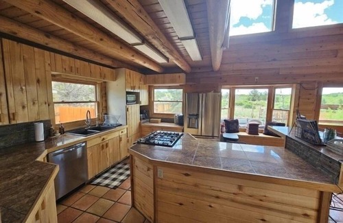 Hesperus House | Private Log Cabin; Pond, Hot tub, Star Gazing, Shuffle Board, Sauna