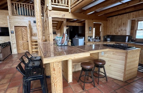 Hesperus House | Private Log Cabin; Pond, Hot tub, Star Gazing, Shuffle Board, Sauna