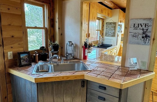 Hesperus House | Private Log Cabin; Pond, Hot tub, Star Gazing, Shuffle Board, Sauna