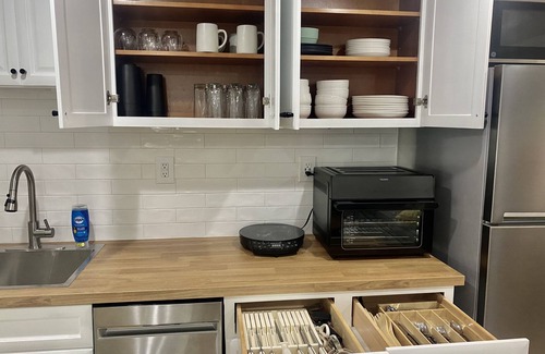 Fairfax House | Private Lower Level Apartment w/Separate Entrance I 30 Day Minimum