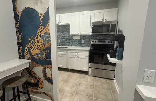 Savannah House | Private Lower Level of Home - Located Between Savannah Historic District & Tybee
