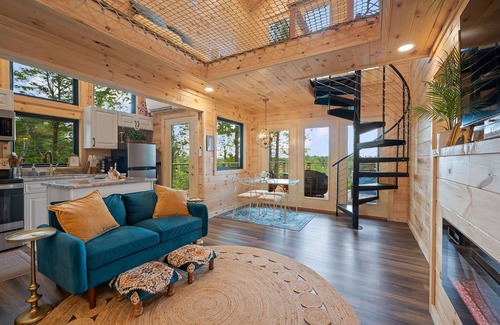 Campton Cabin | Private Lux Getaway/Hot-Tub/Net Loft - Birdhouse Deluxe