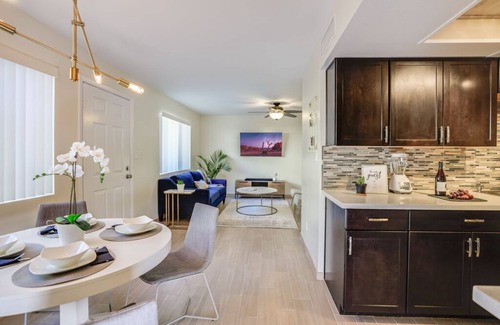 South Scottsdale House | Private Lux Modern 2BR Townhome in the ❤️️ of Scottsdale! Wifi, Hulu+, Parking