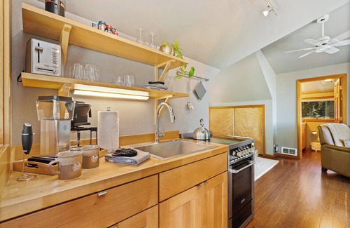 Neahkahnie Beach House | Private, luxury, hilltop studio, expansive ocean views, private hot tub on over an acre!