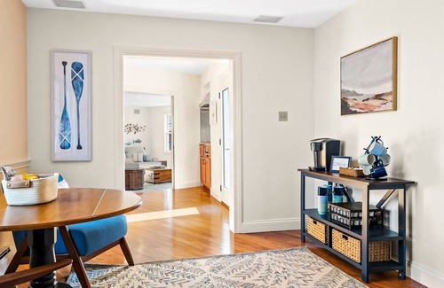 West Mystic House | Private Luxury Retreat <1 Mile to Downtown - Near Seaport & Aquarium - 5000sqft