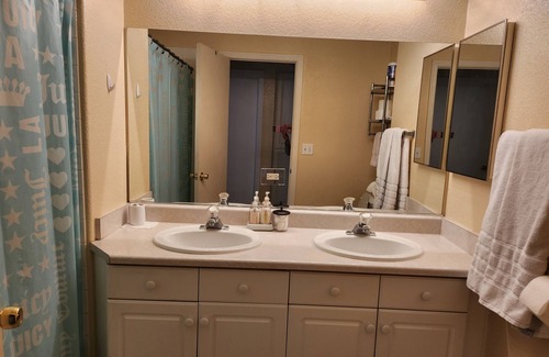 Coral Hills House | Private Luxury room in a house w private bath near the airport and strip